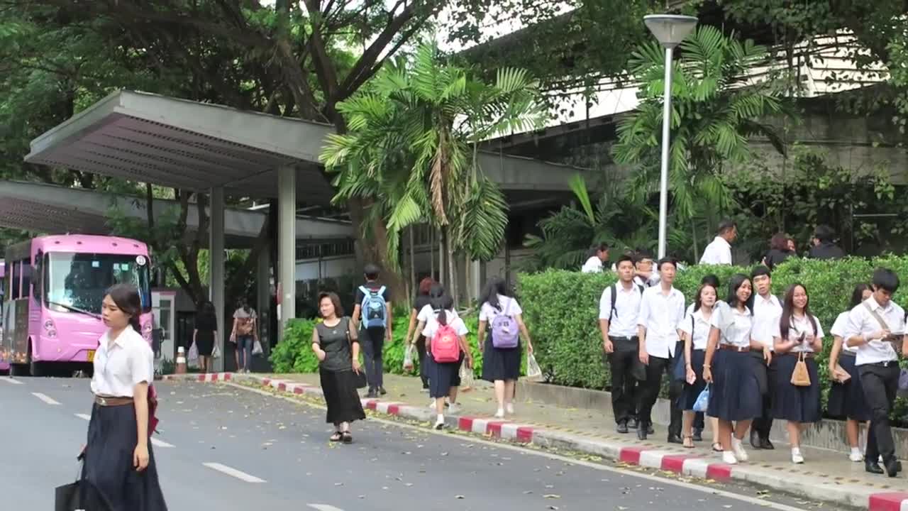 去泰国留学有用吗现在，马来西亚留学一年费用